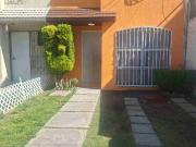 Bonita casa 2 pisos en privada