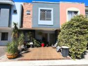 Bonita Casa 2pl 3 Rec Studio en Coto Priv con Portón...