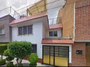 BONITA CASA ADJUDICADA EN VENTA CERCA DE MTRO... BONITA CASA ADJUDICADA EN VENTA CERCA DE MTRO...