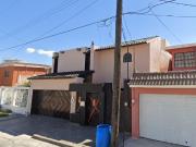 BONITA CASA CERCA DE PLAZA FIESTA