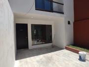 VENTA CASA CON AMPLIO JARDIN
