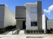 BONITA CASA CON RECAMARA EN PLANTA BAJA EN FRACC....