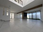 Bonita casa de 3 niveles con habitación en Planta Baja Bonita casa de 3 niveles con habitación en Planta Baja