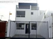 Bonita casa de 3 niveles en Col. Arboledas de Loma Bella...