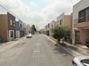 BONITA CASA DE DOS NIVELES EN LA COL. RENACERES,...