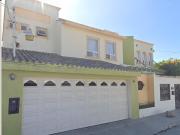 Bonita casa de Recuperación Bancaria de 2 niveles con...