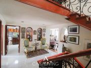 Bonita casa en calle tranquila, con vista verde