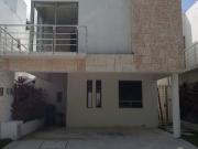 Bonita casa en Fraccionamiento, club en Playa del Carmen