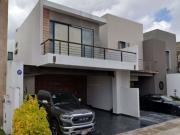 BONITA CASA EN FRACCIONAMIENTO CUMBRES DEL LAGO...