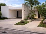 Bonita Casa en La Rejoyada Residencial Komchen