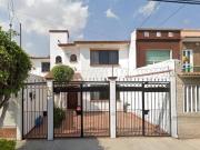 BONITA CASA EN REMATE JARDIN BALBUENA!