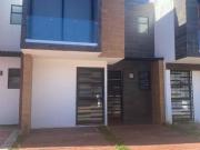 BONITA CASA EN RENTA EN ALTOZANO!