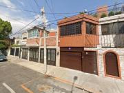 Bonita Casa En Una Excelente Ubicación Cerca De Escuelas...