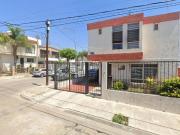 bonita casa en una exelente ubicacion cerca de escuelas...