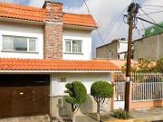 BONITA CASA EN UNA EXELENTE UBICACION CERCA DE ESCUELAS...