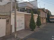 BONITA CASA EN UNA EXELENTE UBICACION CERCA DE ESCUELAS...