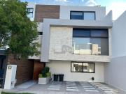 BONITA CASA EN VENTA con Terraza Techada en Privada San...