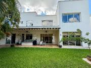 Bonita Casa en venta en condominio Villa Magna en Cancun...