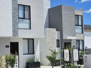 Bonita Casa en Venta en Interlomas Residencial de 3...