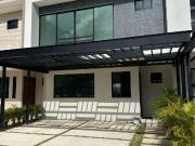 ?BONITA CASA EN VENTA EN RESIDENCIAL ARBOLADA!