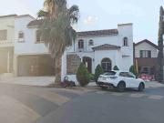 Bonita casa en venta en venta, Cumbres 3er sector, esquina
