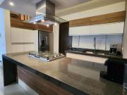 BONITA CASA EN VENTA ZONA SOLARES COTO ACANTHIA!