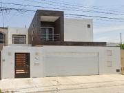 BONITA CASA ESTILO MODERNO MUY CERCA DE LA UVM CAMPUS...