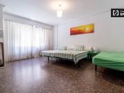 Bonita habitación en apartamento de 5 dormitorios, El...