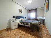 Bonita habitación en apartamento de 5 dormitorios...