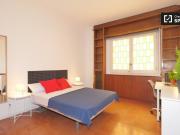 Bonita habitación para alquilar en apartamento de 7...