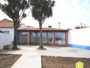 Bonita moradia rústica com jardim a 10 min. da cidade de...