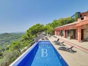 Bonita villa con espectaculares vistas al mar cerca del...