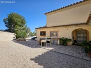 Bonita villa unifamiliar en amplia parcela de 2.500 m2...