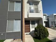 Bonita y amplia casa en fraccionamiento privado