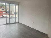 Bonita y amplia casa recién remodelada, en la quebrada,...