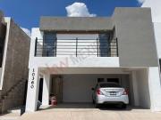 Bonita y amplia residencia en venta en zona privilegiada...