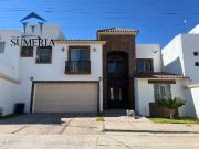 Bonita y equipada residencia en Cumbres Residencial