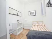 Encantador 5 dormitorios en apartamento renovado en...