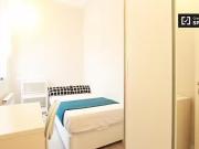 Barato Habitación decorada en un apartamento de 7... Barato Habitación decorada en un apartamento de 7...