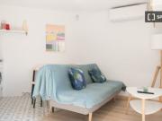 Bonito piso totalmente amueblado a un paso de la Plaza...