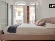 Bonito Se alquila habitación en apartamento de 4 dormitorios