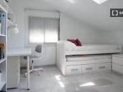 ¡Oferta! Se alquila habitación en apartamento de 4...