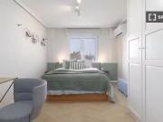 Acogedor Se alquila habitación en piso de 4 habitaciones...