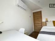 Barato Se alquila habitación en piso de 8 habitaciones...