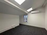 Bordeaux 33800 Location divers 3 pièces au dernier étage