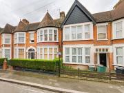 Boscombe Avenue, London E10, 1 bed flat to rent, £1,150...