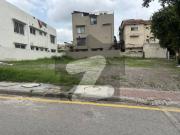 Boulevard kanal corner with 8 marla extra land paid