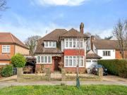 Bourne Hill, Palmers Green, 3 Bedroom Detached