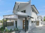 Boutique Bayside Living Opposite the Esplanade