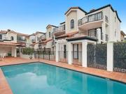 BOUTIQUE BUILDING CLOSE TO TRAM BROADWATER